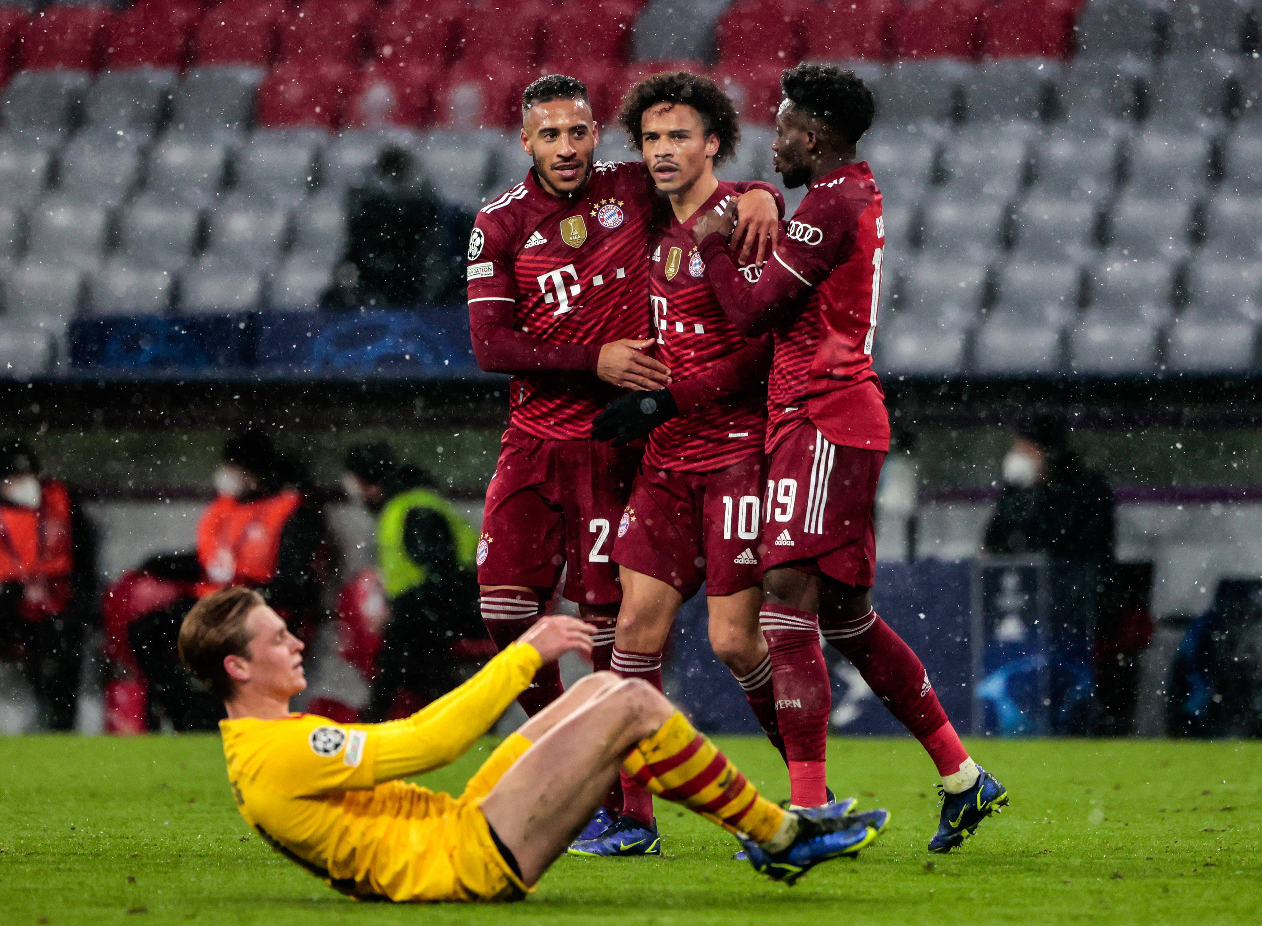 包含拜仁慕尼黑全队状态火爆，大胜弗赖堡晋级的词条