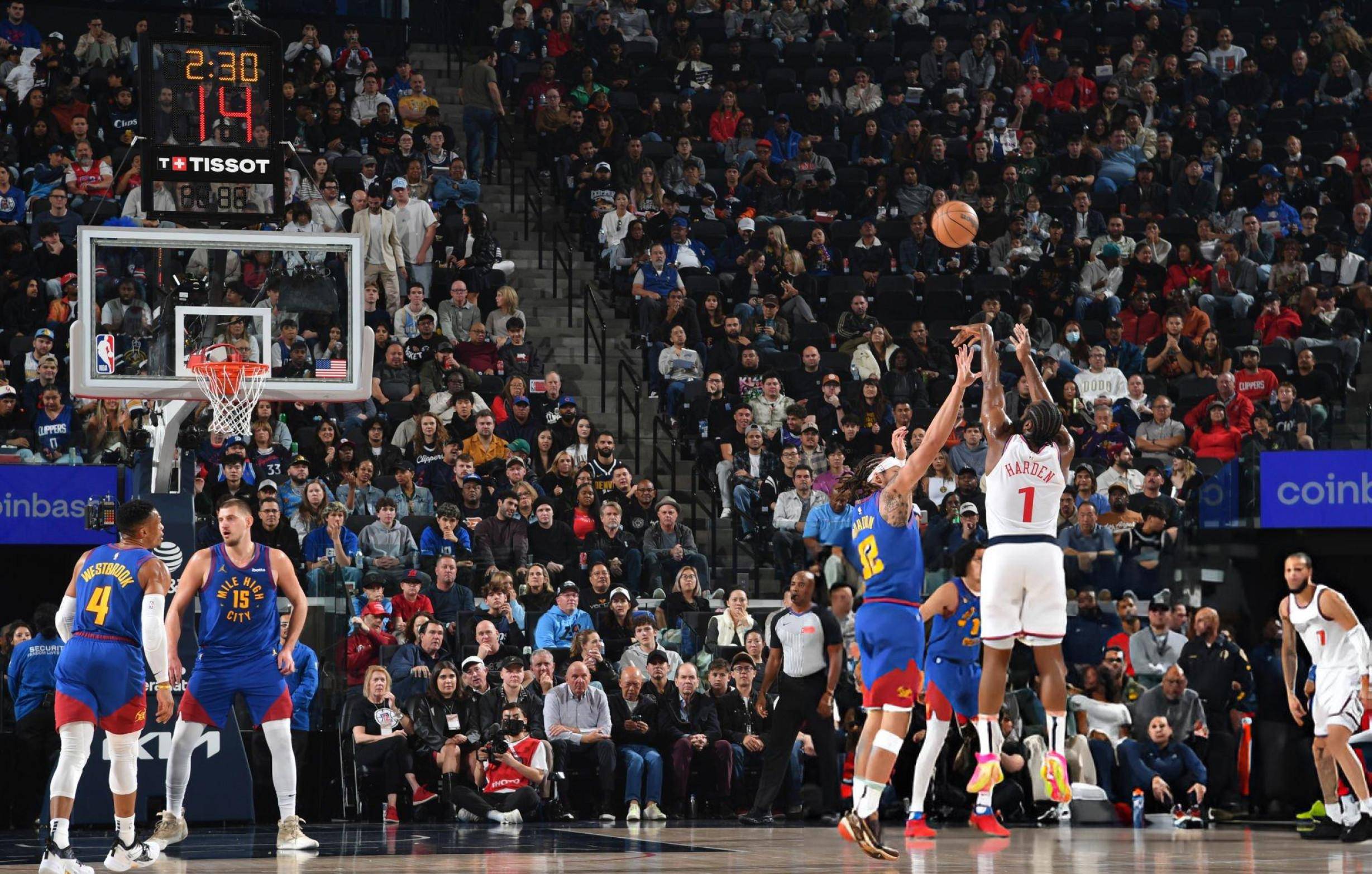 关于火箭遭遇国王逆转失利,哈登现身开拓者主场的信息 关于火箭遭遇国王逆转失利,哈登现身开拓者主场的信息