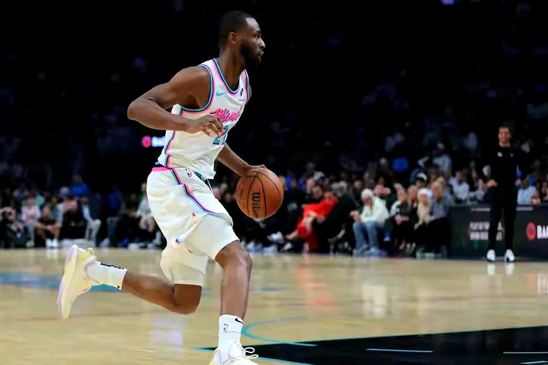 AYX体育赛事-包含猛龙队在客场表现出色，轻松战胜热火的词条