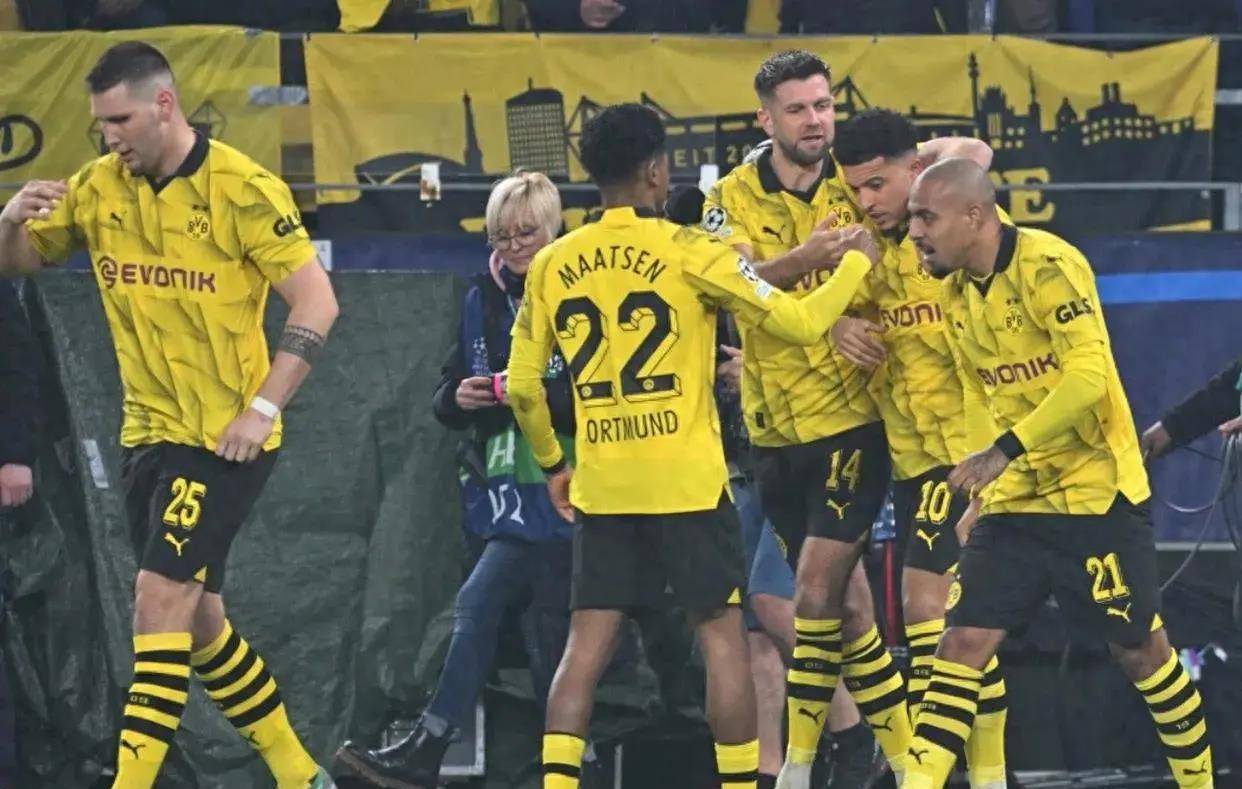 多特蒙队在比赛中斩获关键进球，瞬间逆转比赛