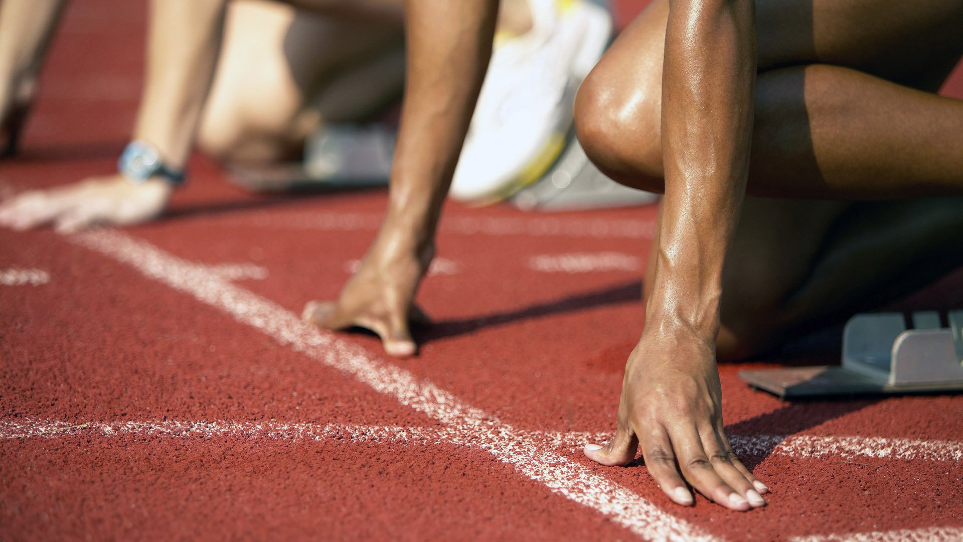 赛道上的戏剧性逆转，雷诺绝杀阿斯顿马丁，诺里斯惊艳四座